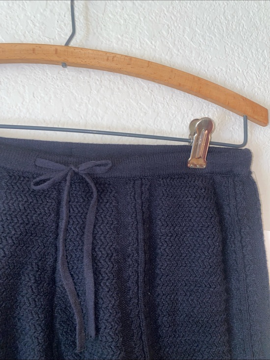 Pants - 🎈NWT Black textured knit patterned shorts!